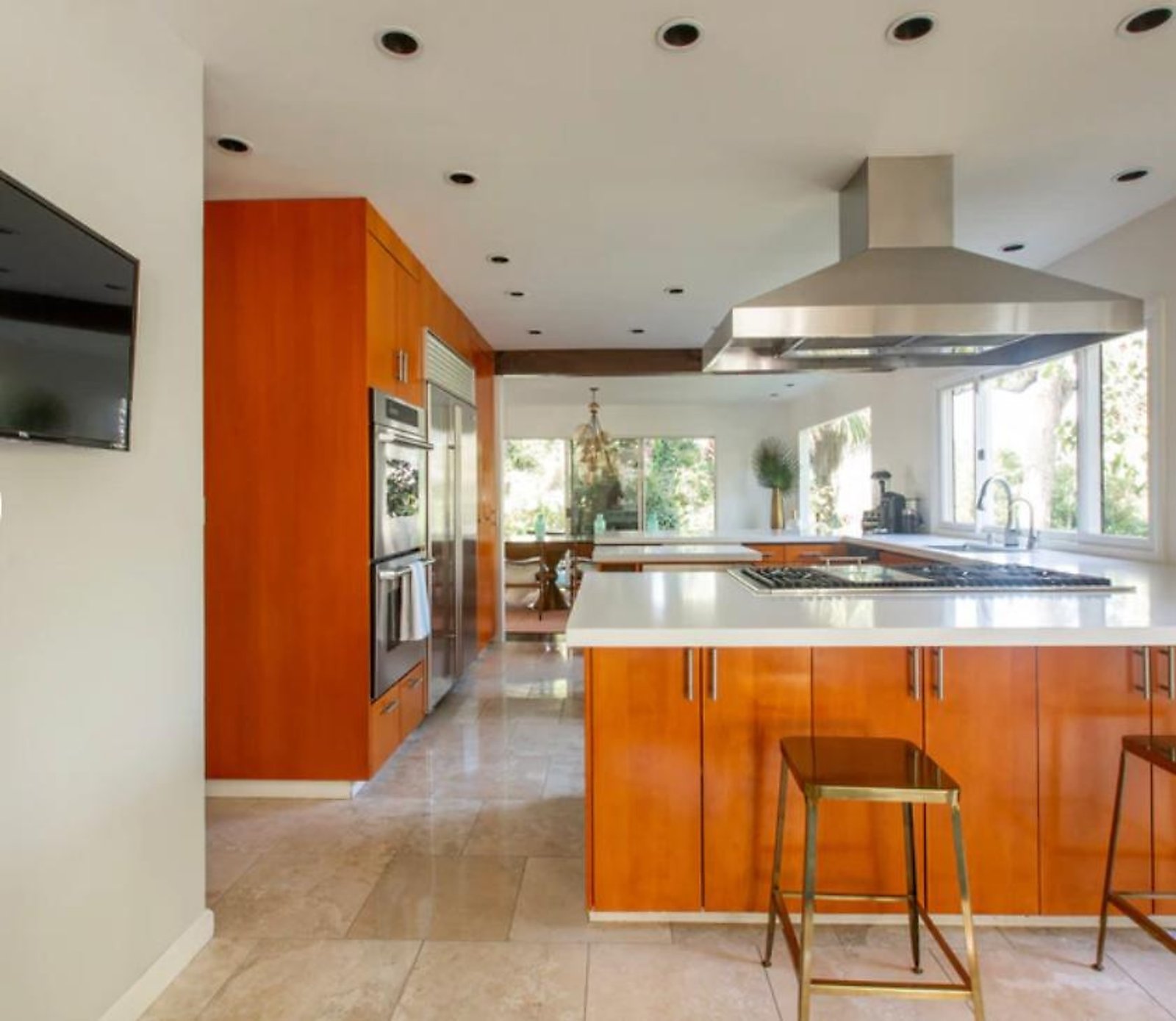 West Hollywood corporate housing chef's kitchen with center island, stainless appliances and breakfast bar