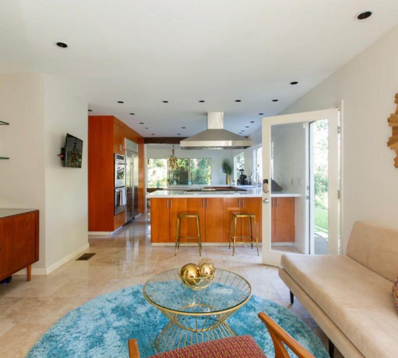 West Hollywood furnished apartment open plan with kitchen island and bar stools